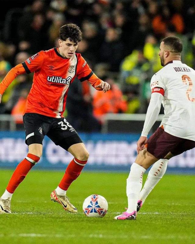 雷火入口 -关于NBA总决赛倒计时，阿斯顿维拉清晨防线松动，细节引发关注，压力陡增，更衣室氛围转暖的信息